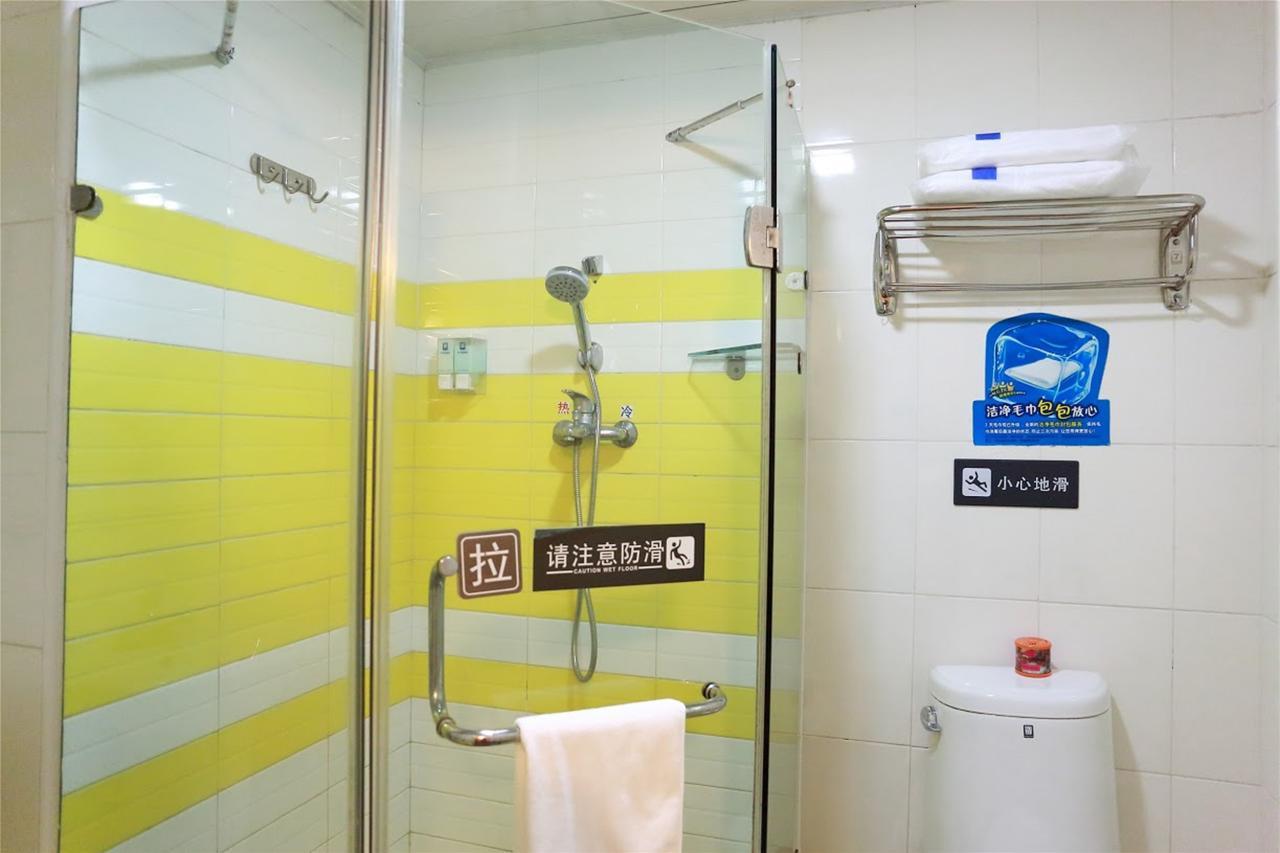 7Days Inn Yunfu Luoding Central Zewnętrze zdjęcie